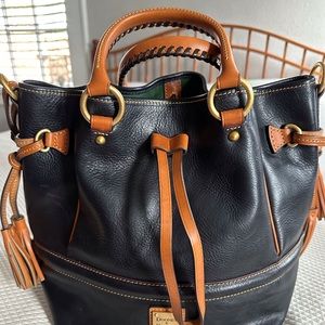Dooney & Bourke Buckley bag in like-new condition believe its a navy blue